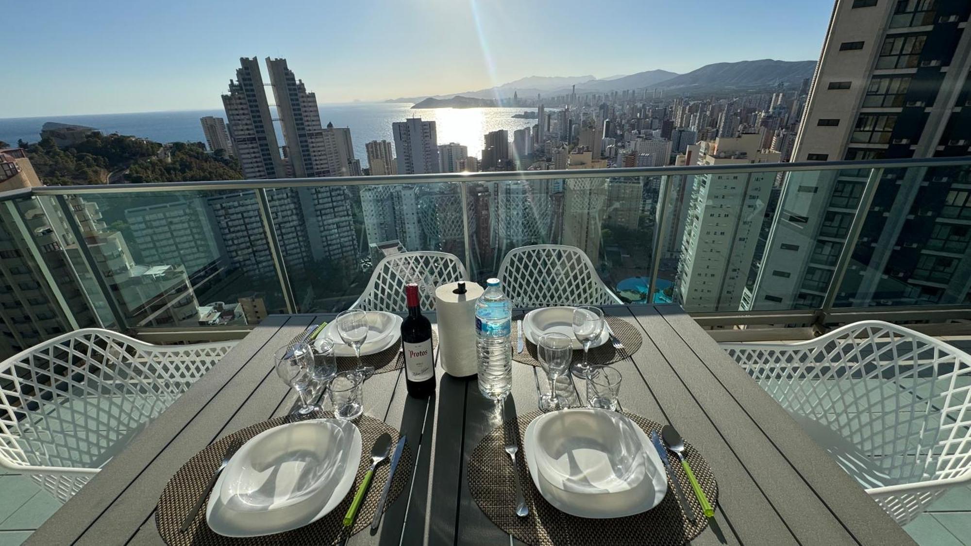 Highrise Apartment With Stunning Views From Private Balcony 85 Benidorm Exterior foto